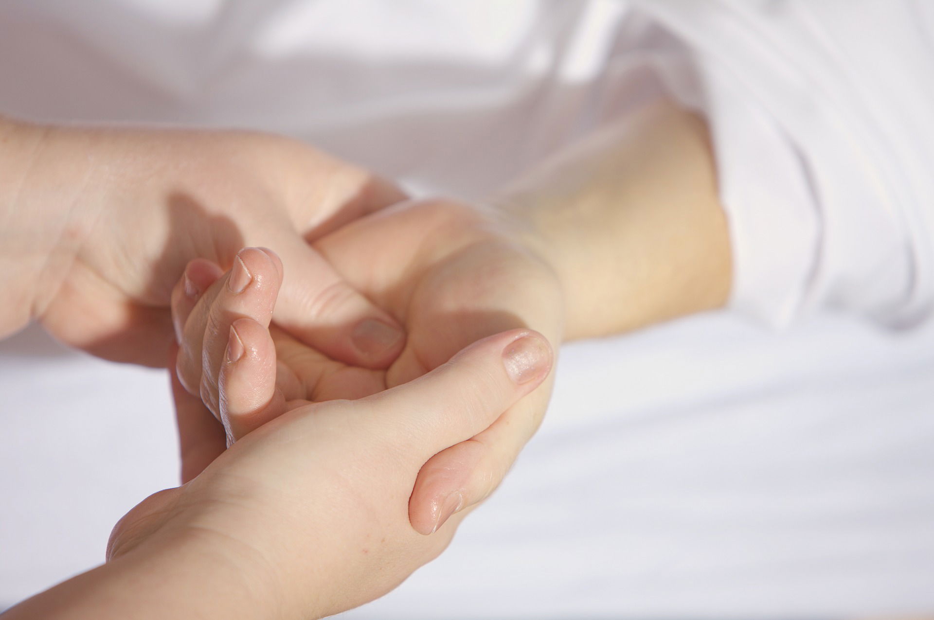massage bằng tinh dầu dưỡng da