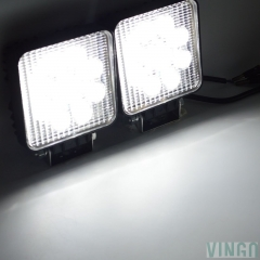 Super helle High-Power LED Chips, hohe Helligkeit. Hochwertige Alu Kühlrippe Gehäuse, schnelle Wärmeableitung. Wasser- und staubdicht gemäß IP67.Das Aluminiumdruckgussverfahren schützt die LEDs vor Schock und Überhitzung. Passt für ATV, Projekt Fahrzeuge, Jeep, SUV, Bagger, Radlader, LKW, Traktor usw. oder schwere Anlagen. Der Neigungswinkel lässt sich bei der Montage entsprechend anpassen. Der Abstrahlwinkel beträgt 30°. Lieferumfang: 6 x Arbeitsscheinwerfer ,6 x Befestigungsmaterial,2430LM VINGO®6X 27W LED Arbeitsscheinwerfer Scheinwerfer