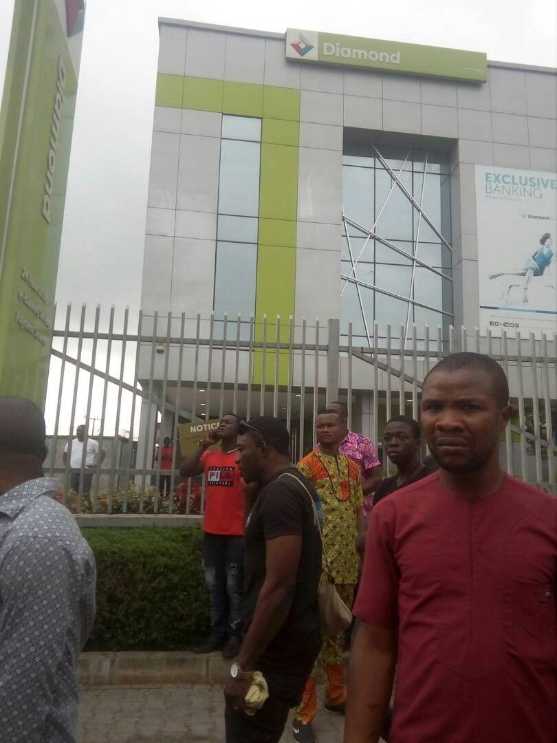 Graphic photos: Armed robber set ablaze after shooting lady dead outside a bank in Lagos