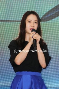 The launch was more happening when the Korean famous star - Song Ji-Hyo made her appearance on stage !!