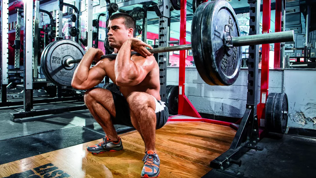 o guia de levantadores intermediários para construir o agachamento frontal muscular