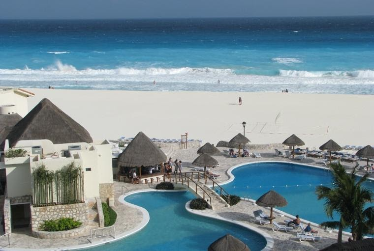 A large pool of water 
Description automatically generated