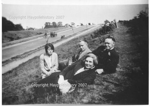 Random photographs - passtimes / activities - History of Maypole, Dartford Heath