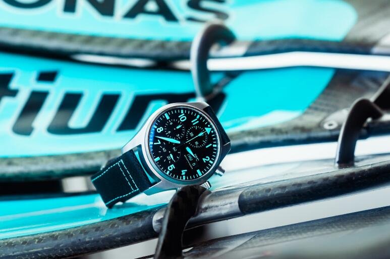Replik Uhren IWC Pilot’s Chronographen 41 Mercedes-AMG Petronas Formula One Team Edition 1