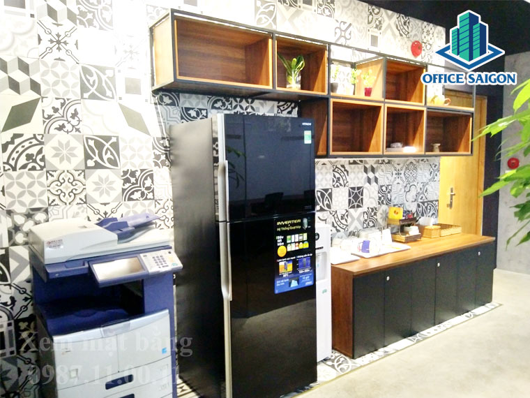 Panry sang trọng được bố trí bên trong văn phòng
