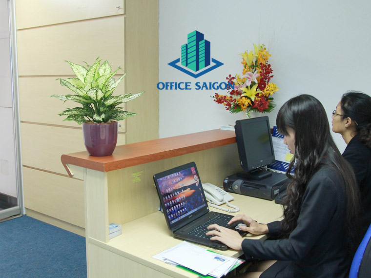 Quầy lễ tân tại dịch vụ văn phòng trọn gói chuyên nghiệp ở Vietnam Business