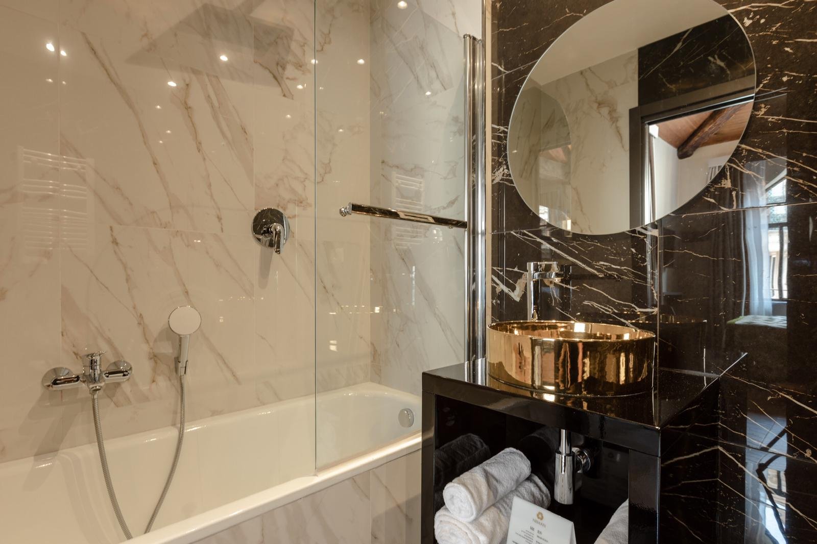 מלון NEMAN Maison Experience - מקלחת מפנקת