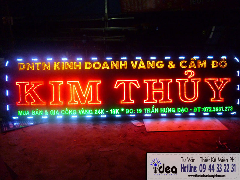 Bảng hiệu huỳnh quang có những ưu điểm gì