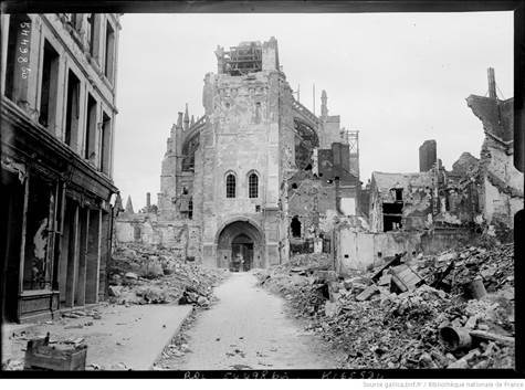 25-6-19, St Quentin, la basilique [dégâts dus à la guerre] : [photographie de presse] / [Agence Rol]