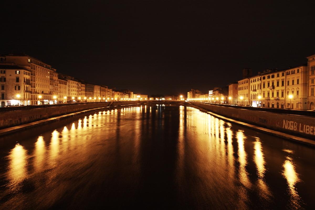 View of Arno river from Ponte di Mezzo