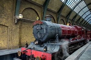 Résultat d’images pour king's cross station london hogwarts express