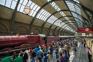 Résultat d’images pour king's cross station london hogwarts express  in hp