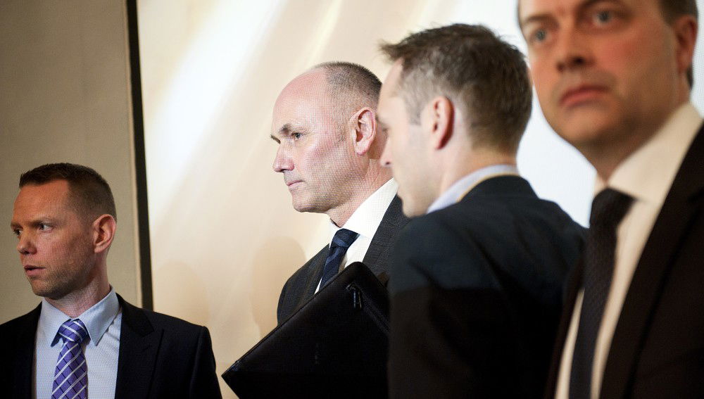 PST: Kommunikasjonsdirektør Trond Hugubakken (til venstre) bekrefter at de har siktet og varetektsfengslet to asylsøkere. Pågripelsene skjedde i september og etterforskningen er i en tidlig fase. FOTO: FREDRIK VARFJELL / 