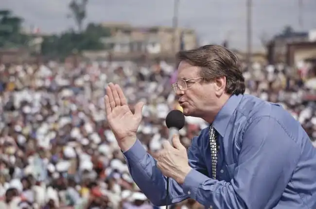  Reinhard Bonnke preaching to the people during his gospel campaign in Nigeria