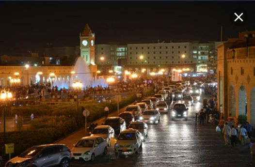 ربما تحتوي الصورة على: ‏‏‏‏ليل‏، و‏‏سماء‏، و‏سيارة‏‏‏ و‏نشاطات في أماكن مفتوحة‏‏‏