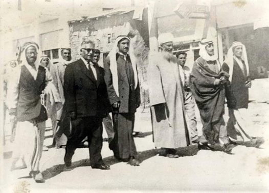 ربما تحتوي الصورة على: ‏‏‏شخص أو أكثر‏ و‏أشخاص يقفون‏‏‏