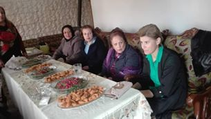 ربما تحتوي الصورة على: ‏‏‏٤‏ أشخاص‏، و‏‏بما في ذلك ‏‎Boniye Cegerxwin‎‏‏، و‏‏‏أشخاص يجلسون‏ و‏طعام‏‏‏‏‏