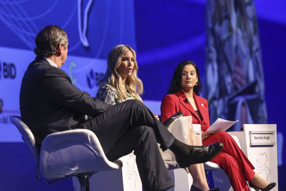 90% del ingreso ganado por la mujer en mundo desarrollado es reinvertido en su familia, según resaltó Trump.
