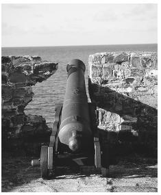 This cannon reflects Antigua's colonial past, which began with British settlement of the island in 1623.