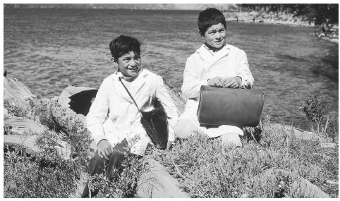 Local boys wait for the schoolbus in Lago Azul. Many middle and upper class parents are influenced by psychoanalytic schools for their children's education.