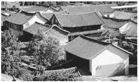 Neighborhood houses in Dali reflect traditional Chinese urban architecture.