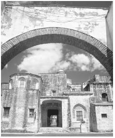 An architectural view of the Cathedral de Santa Maria La Menor.