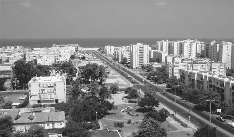 An overview of Haifa and the bay area, in 1989.