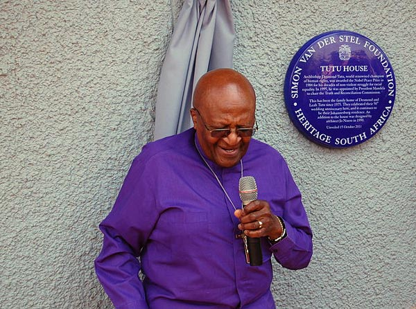 Archbishop_Desmond_Tutu_outside_Tuto_House,_Soweto