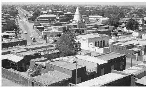 The town of Omdurman, situated on the left bank of the White Nile. Together with Khartoum and North Khartoum, the city forms the vast urban region known as 