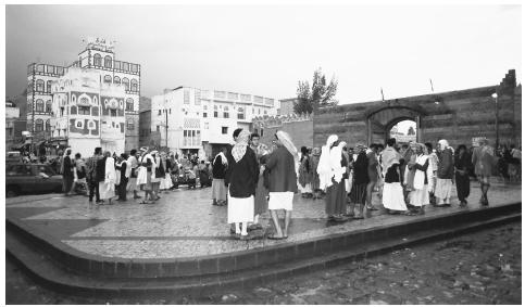 Groups of chatting men in Sana'a. Public spaces, especially markets, foster communication among men.