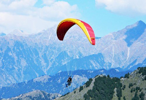 Paragliding in Bir Biling | Top Adventurous places in India