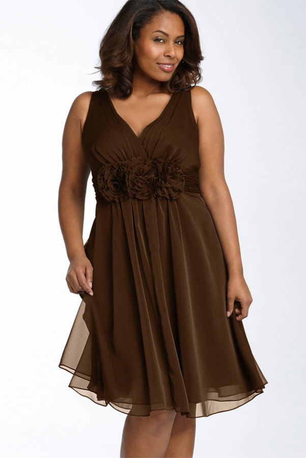 robe de soirée grande taille col v couleur foncée