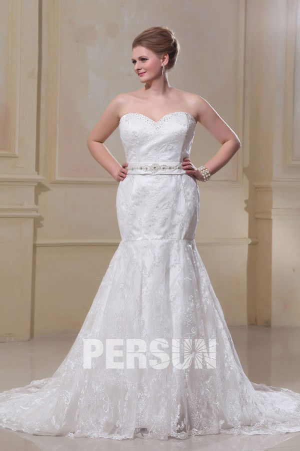 Robe mariée grande taille ornée des petits bijoux