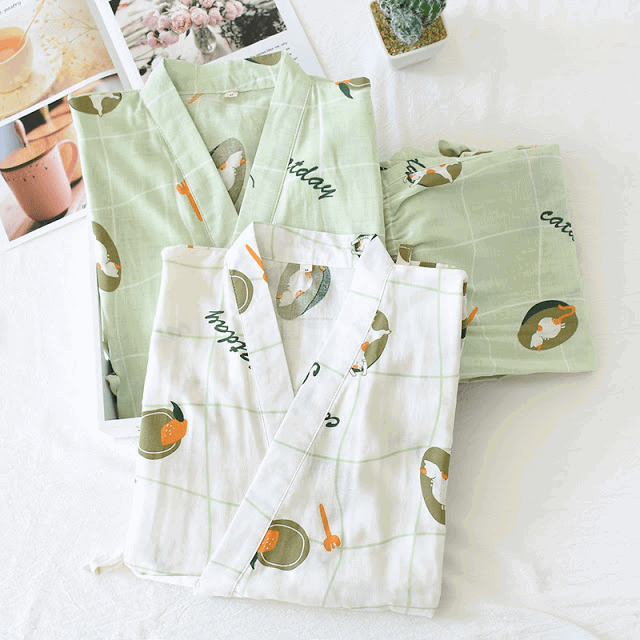 Quels jolis pyjamas en coton les filles portent-elles en été?