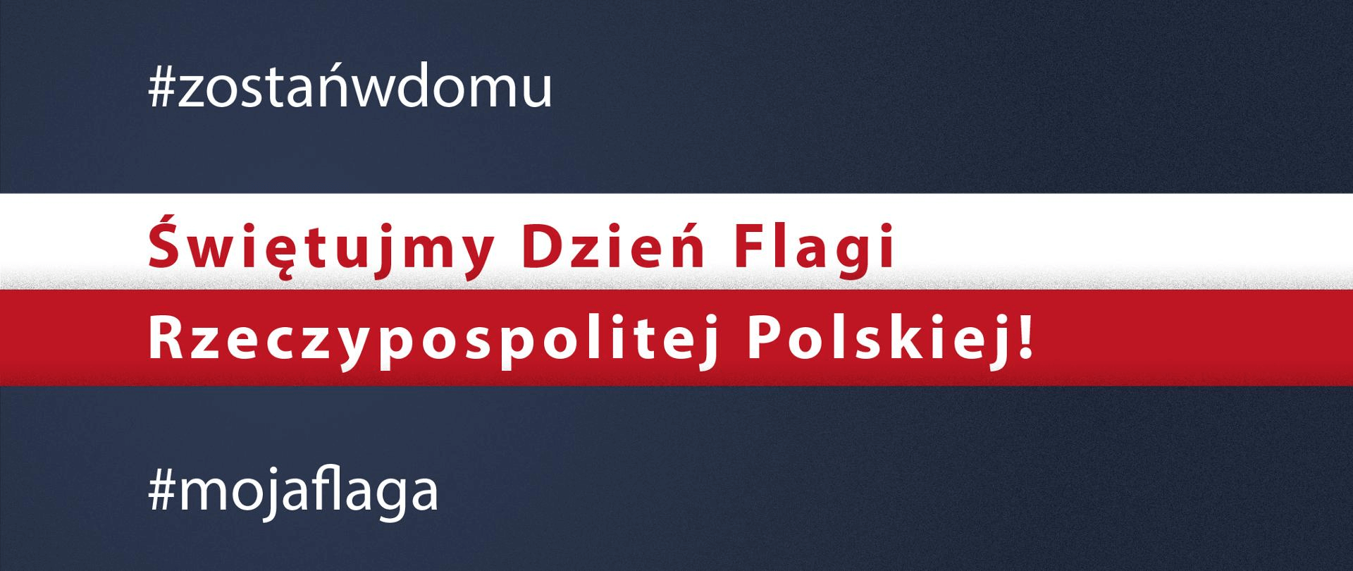 Granatowe tło z flagą Polski w poprzek. Na grafice tekst: #zostańwdomu Świętuj Dzień Flagi Rzeczypospolitej Polskiej! #mojaflaga"