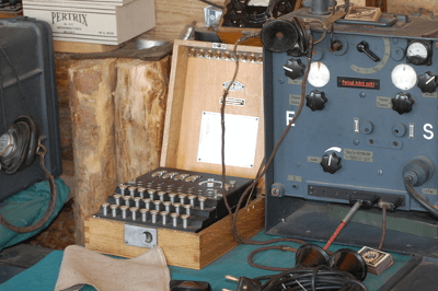 Rádio transmissor alemão usado na Segunda Guerra Mundial *