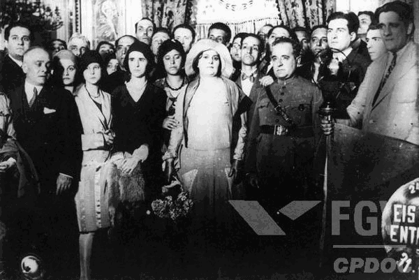 Getúlio Vargas no Palácio do Catete (palácio presidencial) após o sucesso da Revolução de 1930.***