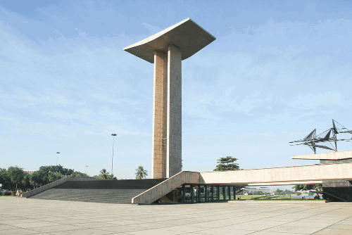 Monumento construído na cidade do Rio de Janeiro em homenagem aos pracinhas que lutaram na Segunda Guerra*