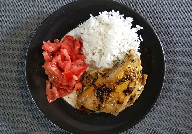 Cena alimentos fáciles de digerir y mínimo 2 horas antes de acostarte