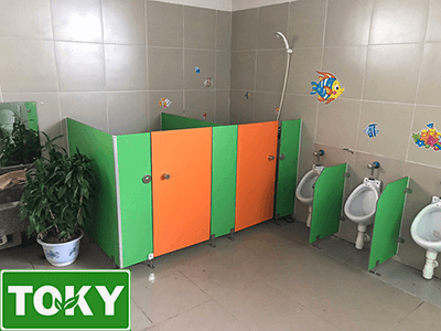 Vách ngăn vệ sinh compact mầm non khu đô thị Sài Đồng