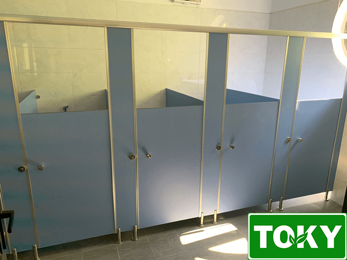 Vách ngăn vệ sinh tấm compact hpl sang trọng, hiện đại, tiết kiệm