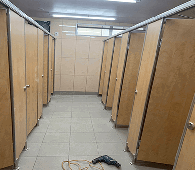 Thi công vách ngăn vệ sinh tại nhà máy Toyoda Gosei Thái Bình