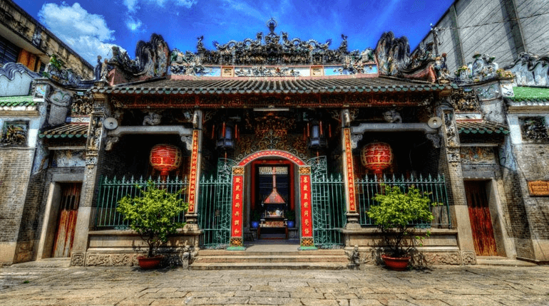 Chẳng cần đi đâu xa, ngay Sài Gòn cũng có những ngôi chùa độc đáo và đặc biệt