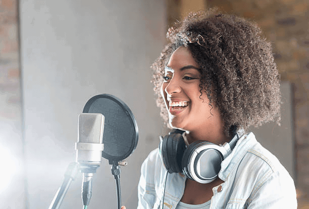 happy woman at a recording studio - musicien photos et images de collection