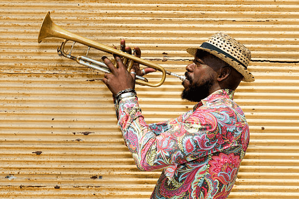 cuban musician playing trumpet, havana, cuba - musicien photos et images de collection