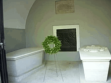 A picture of the two sarcophagi of George (at right) and Martha Washington at the present tomb at Mount Vernon.