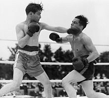 Boxing Tournament in Aid of King George's Fund For Sailors at the Royal Naval Air Station, Henstridge, Somerset, July 1945 A29806.jpg