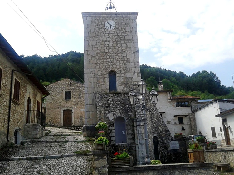 Esta cidade italiana sofre com o êxodo rural desde os anos 90, uma crise que aumentou após o terrível terremoto de 2009 (Wikipedia)