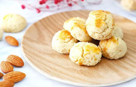 Bread Garden CNY Almond Cookies