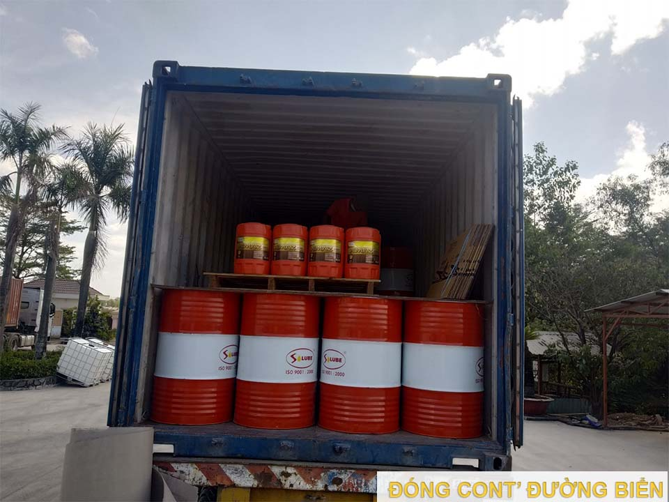đóng hàng vào container vận chuyển đường biển